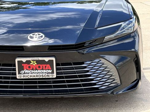 Used 2025 Toyota Camry XLE FWD image 8