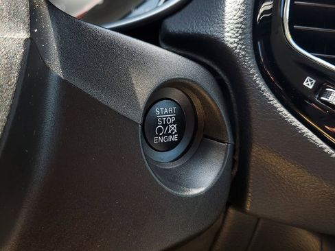 Used 2019 Jeep Compass Latitude FWD image 30
