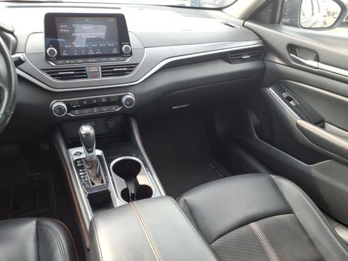 Used 2024 Nissan Altima 2.5 SR FWD image 14