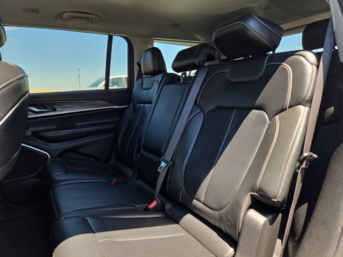 Used 2021 Jeep Grand Cherokee L Limited AWD/4WD image 9