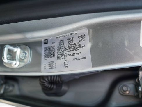 Used 2025 Chevrolet Colorado W/T RWD image 41