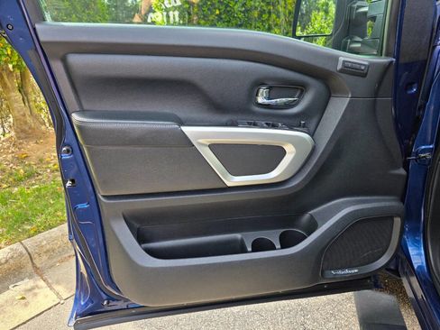 Used 2017 Nissan Titan PRO-4X w/ Pro-4x Convenience Package image 11