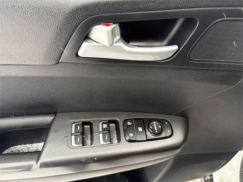 Used 2019 Kia Sportage LX image 18