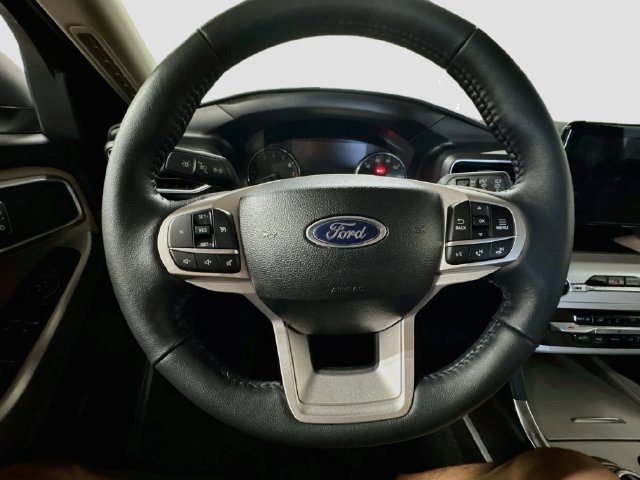 Used 2023 Ford Explorer XLT w/ Equipment Group 202A AWD/4WD image 18