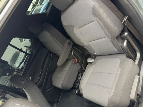 Used 2022 Chevrolet Traverse LT FWD image 13