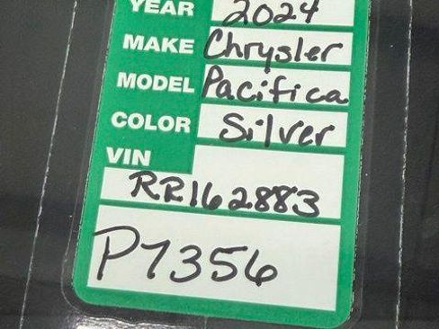 Certified 2024 Chrysler Pacifica Touring-L FWD image 28