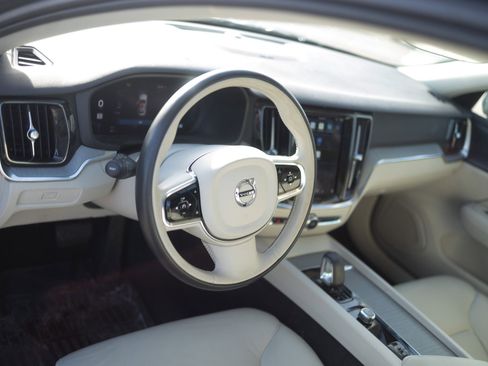 Used 2024 Volvo V60 B5 Cross Country Plus w/ Protection Package Premier image 4