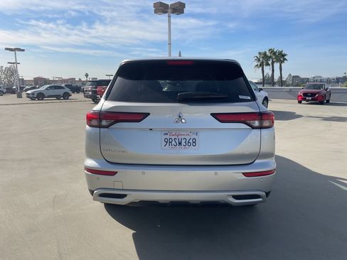 Used 2024 Mitsubishi Outlander SE Black Edition image 3