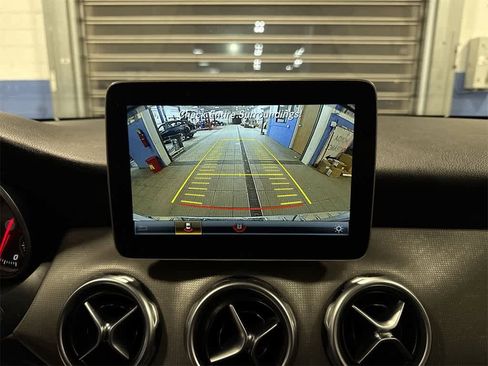 Used 2019 Mercedes-Benz GLA 250 4MATIC image 24