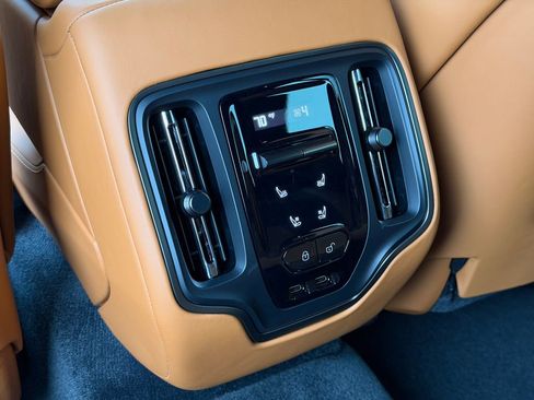 New 2026 Aston Martin DBX 707 image 44