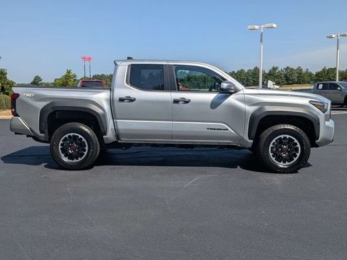 Used 2024 Toyota Tacoma TRD Off-Road AWD/4WD image 8