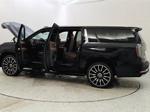 New 2026 Chevrolet Suburban High Country AWD/4WD image 11