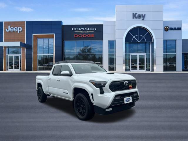 Used 2025 Toyota Tacoma TRD Sport AWD/4WD image 7