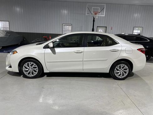 Used 2017 Toyota Corolla LE image 4