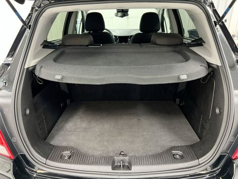 Used 2020 Chevrolet Trax LT FWD image 23