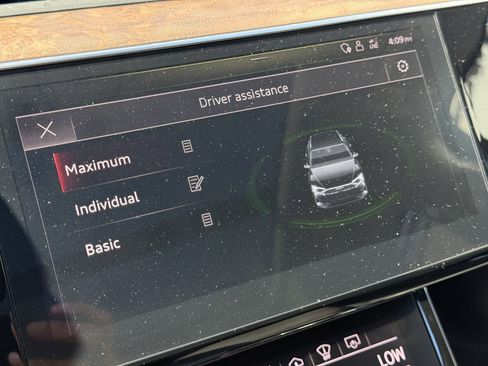 Used 2019 Audi e-tron Prestige w/ Prestige Package image 83