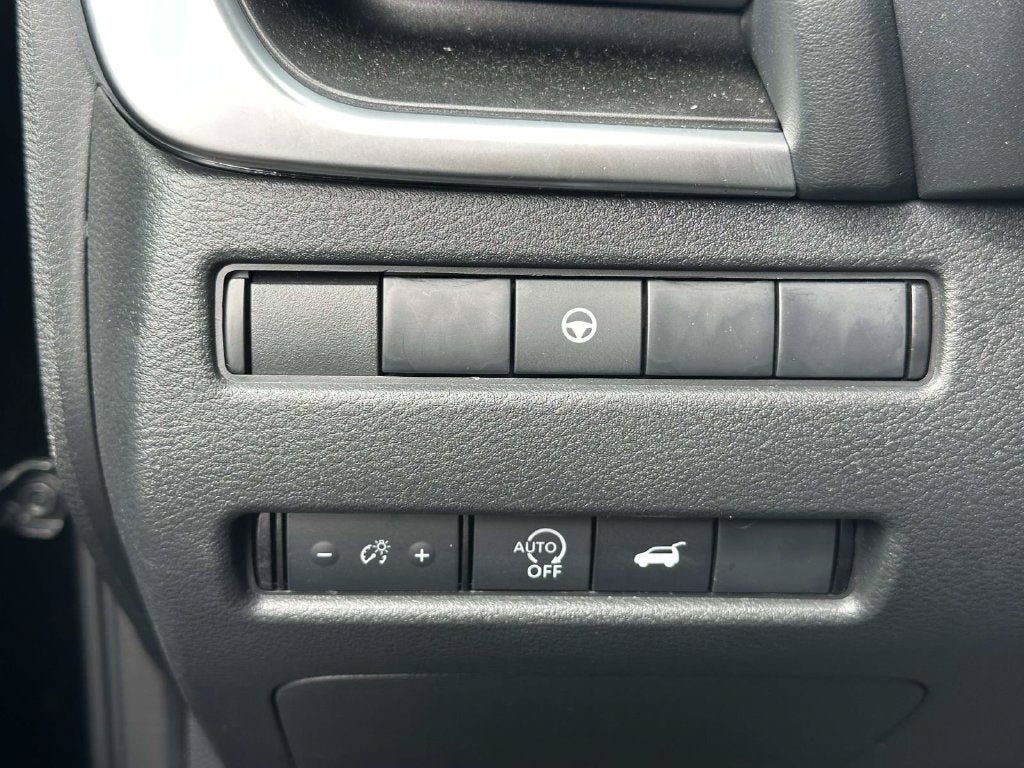 Certified 2025 Nissan Rogue SV w/ SV Premium Package AWD/4WD image 31