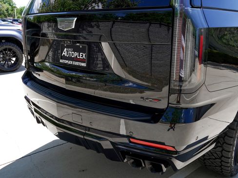 Used 2026 Cadillac Escalade V w/ LPO, ONYX Package image 39