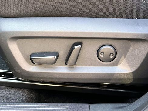 Used 2025 Nissan Rogue SV image 24