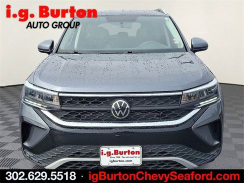 Used 2022 Volkswagen Taos SE image 2