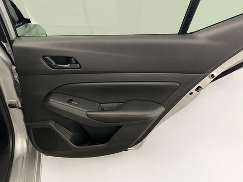 Used 2024 Nissan Altima 2.5 SV FWD image 30