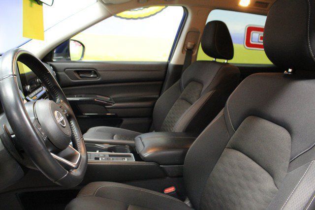 Used 2025 Nissan Pathfinder SV FWD image 20