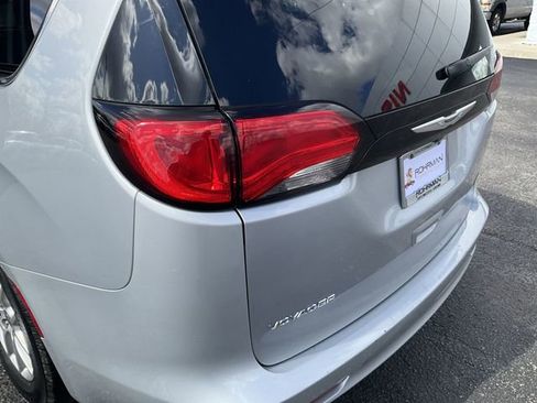 Used 2023 Chrysler Voyager LX image 27