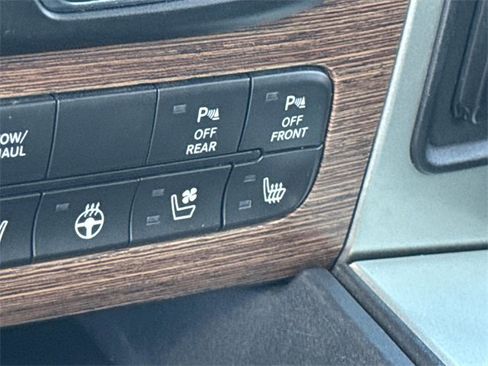 Used 2018 RAM 1500 Laramie w/ Protection Group image 32