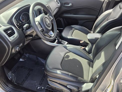Used 2021 Jeep Compass Latitude FWD image 11