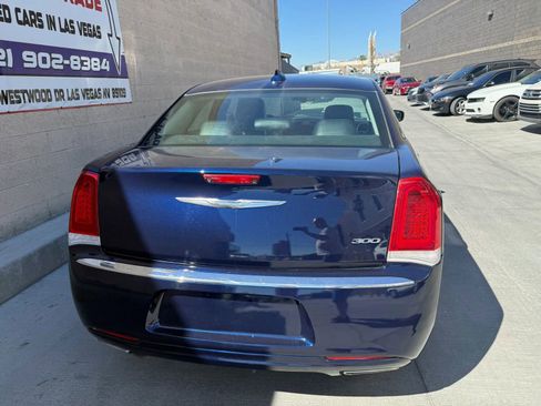 Used 2016 Chrysler 300 Limited image 5