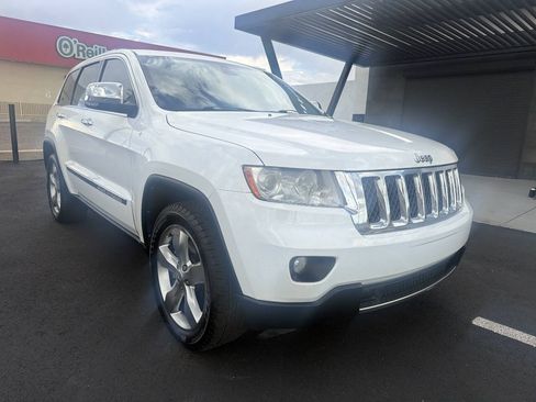 Used 2013 Jeep Grand Cherokee Overland AWD/4WD image 10