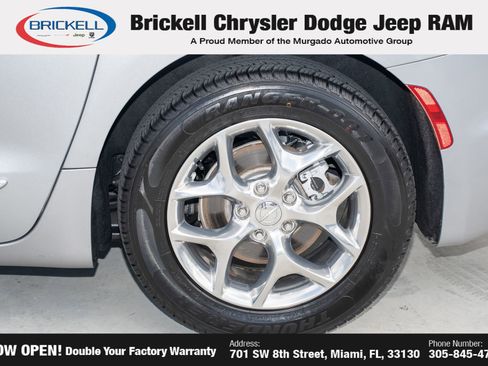 Used 2019 Chrysler Pacifica Limited w/ Advanced Safetytec Group FWD image 44