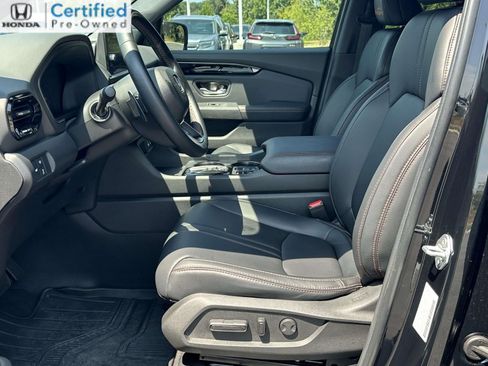 Certified 2025 Honda Pilot TrailSport image 4
