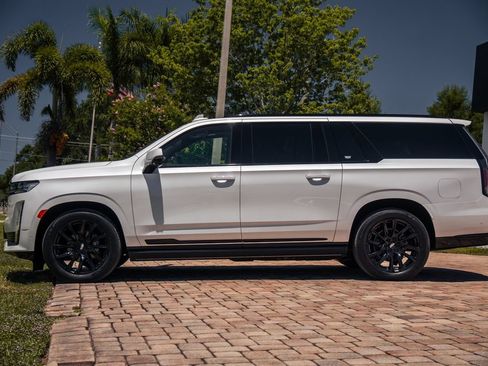 Used 2024 Cadillac Escalade ESV Sport Platinum w/ LPO, ONYX Package AWD/4WD image 2