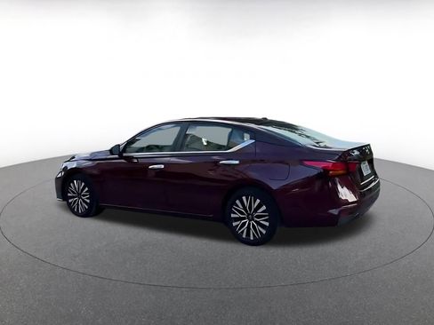 Used 2025 Nissan Altima 2.5 SV FWD image 10