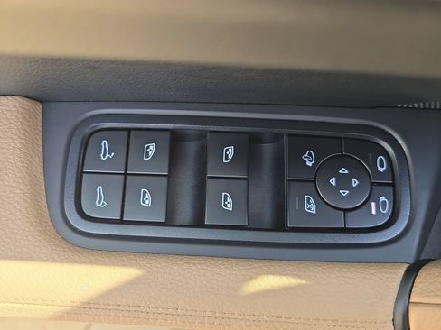 Used 2024 Porsche Cayenne AWD/4WD image 24