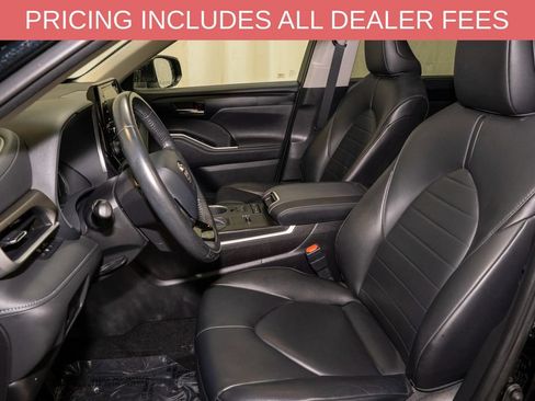 Used 2020 Toyota Highlander XLE FWD image 14