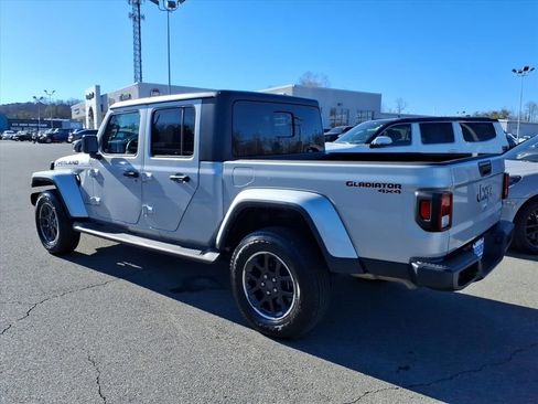 Used 2023 Jeep Gladiator Overland w/ Cold Weather Group image 6