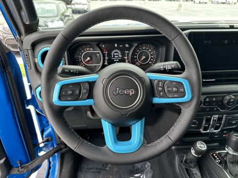 Used 2025 Jeep Gladiator Sport AWD/4WD image 18