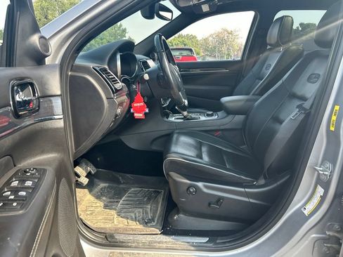 Used 2020 Jeep Grand Cherokee Overland AWD/4WD image 16