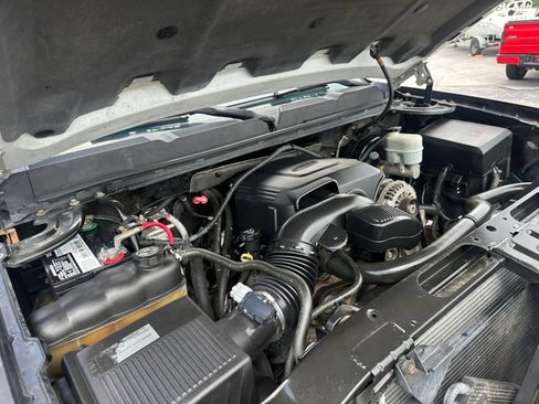 Used 2010 Chevrolet Silverado 1500 LT AWD/4WD image 32