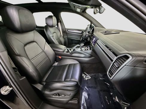 Used 2023 Porsche Cayenne Platinum Edition AWD/4WD image 29