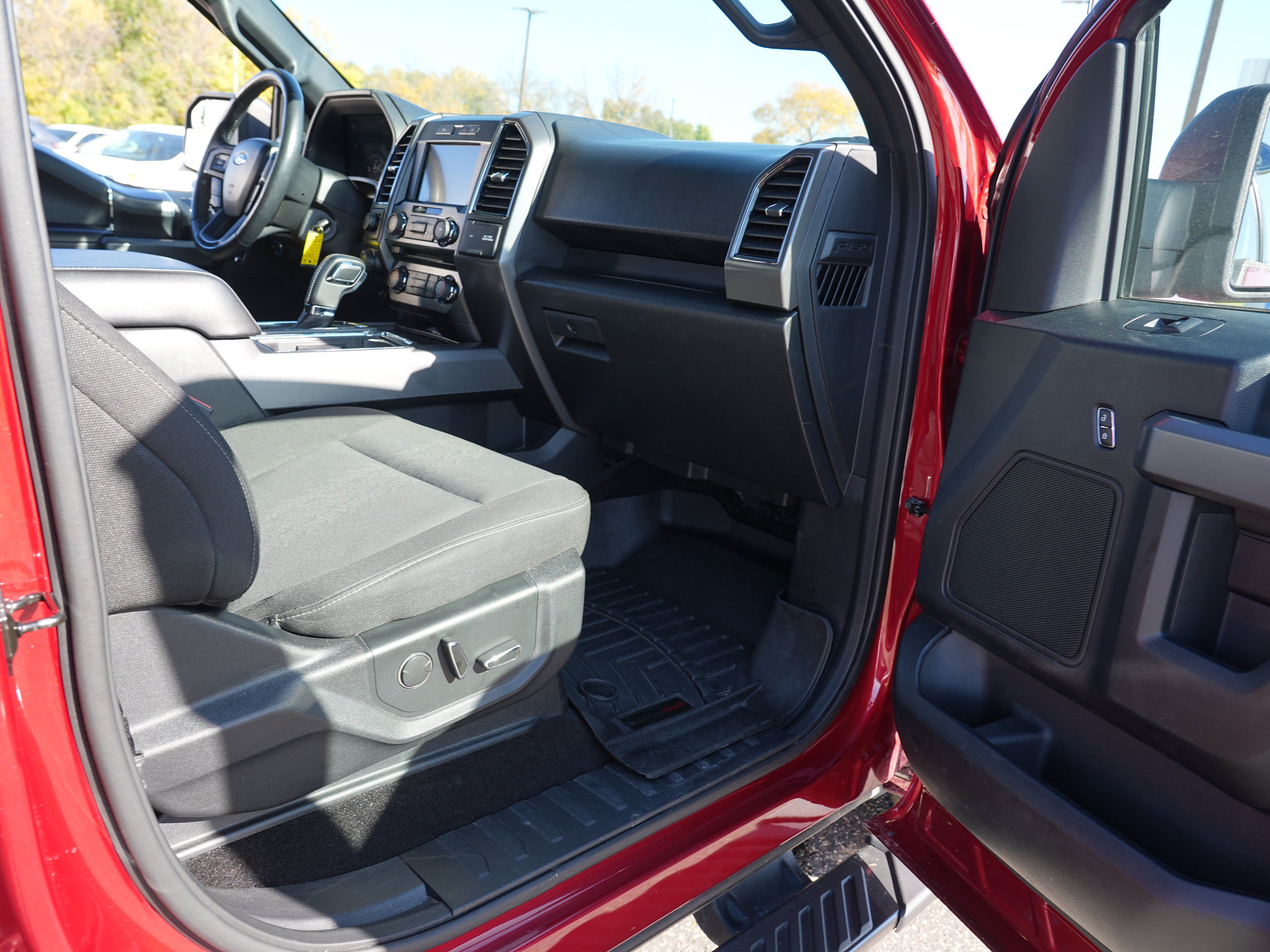 Used 2018 Ford F150 XLT w/ Equipment Group 302A Luxury AWD/4WD image 30