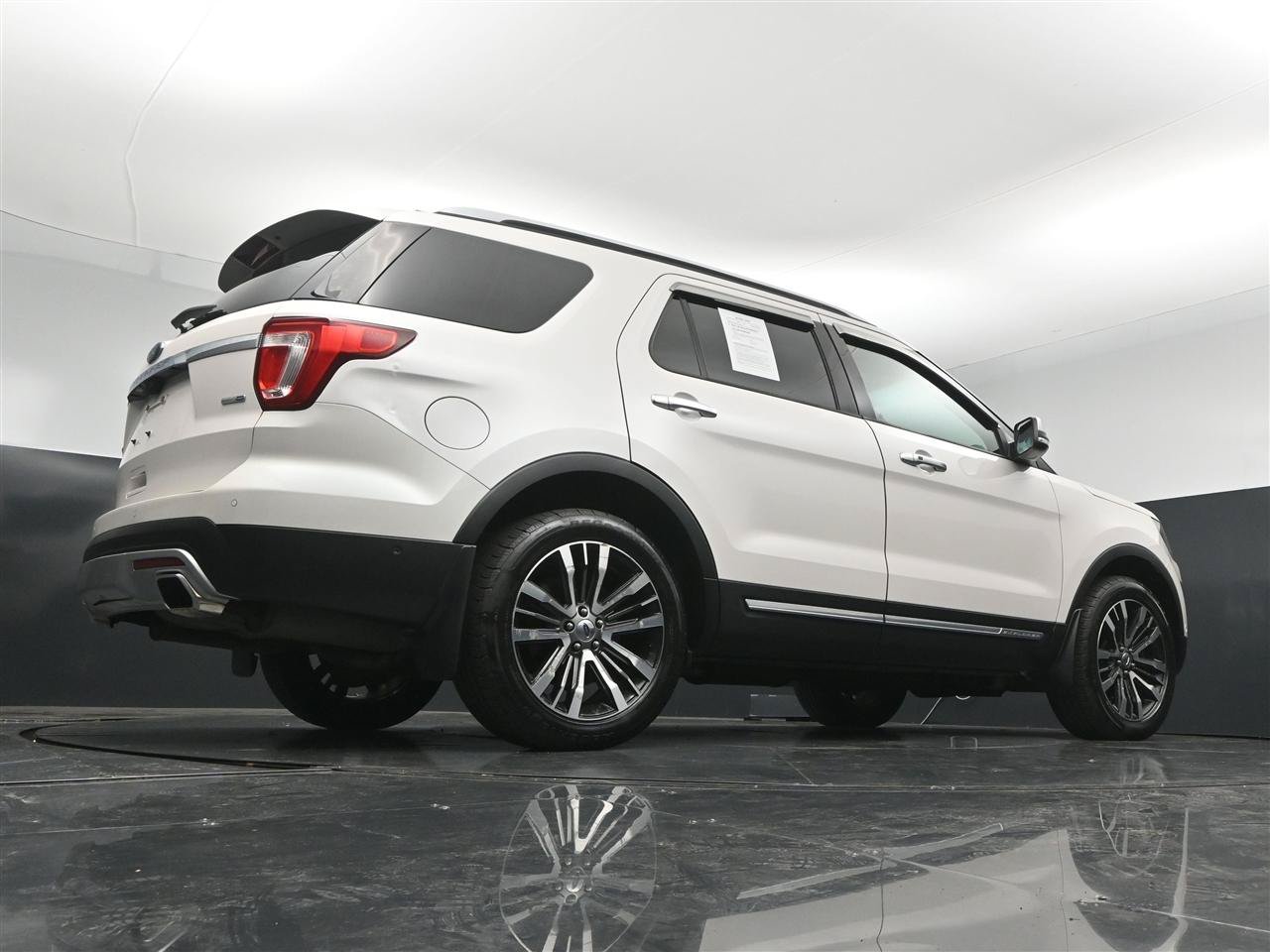 Used 2017 Ford Explorer Platinum AWD/4WD image 31