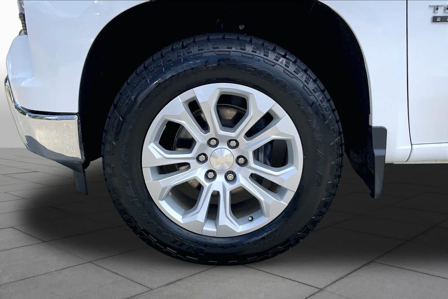Used 2022 Chevrolet Silverado 1500 LTZ AWD/4WD image 11