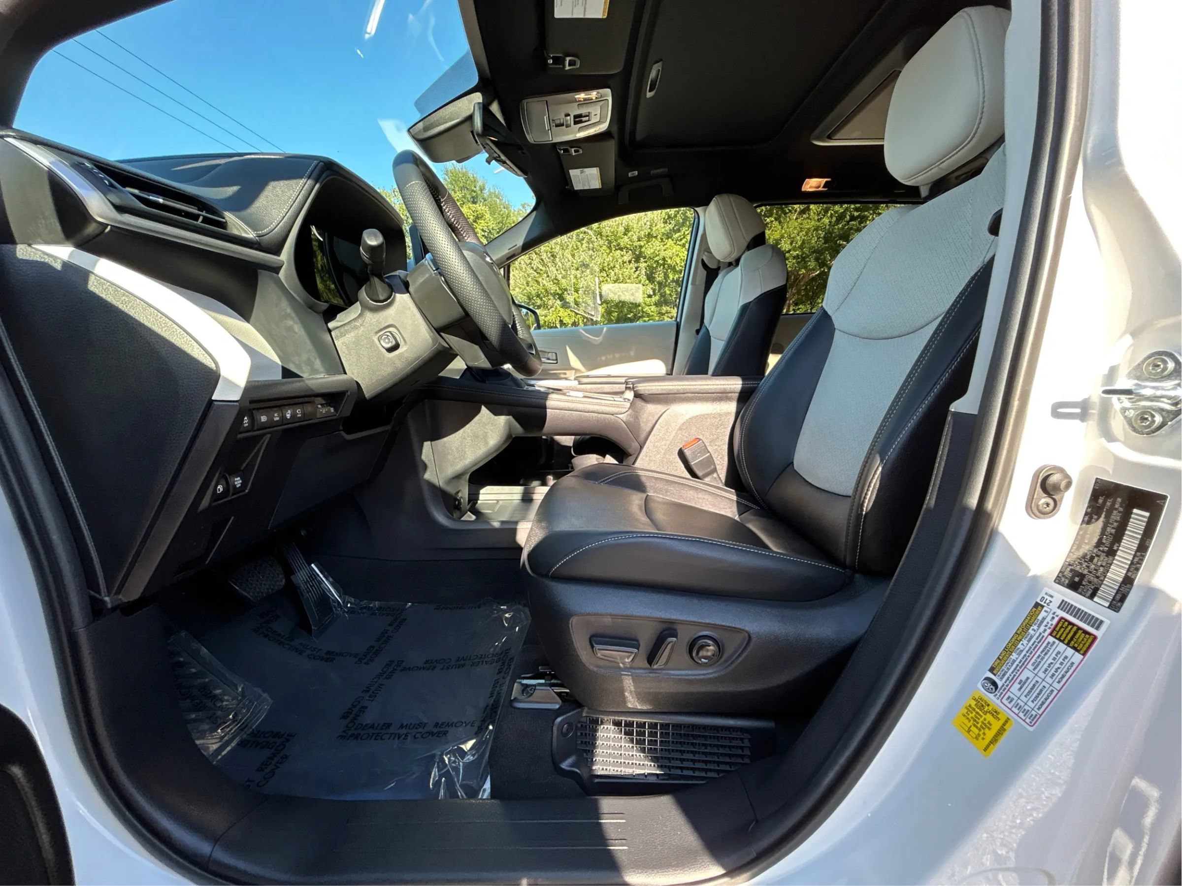 Used 2026 Toyota Sienna Platinum AWD/4WD image 9