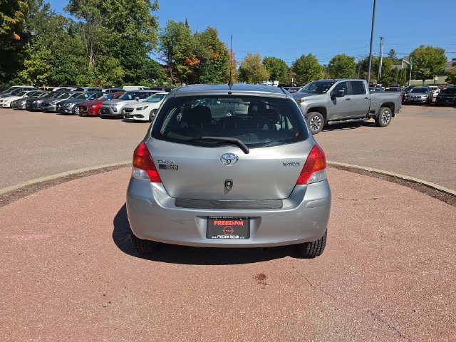 Used 2009 Toyota Yaris 2-Door Hatchback w/ Convenience Pkg FWD image 4