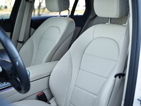 Used 2022 Mercedes-Benz GLC 300 4MATIC image 21