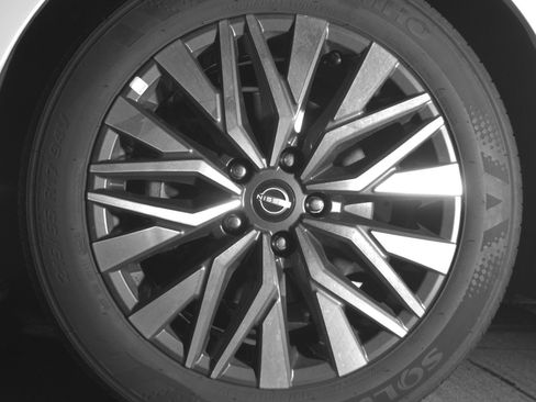 Used 2025 Nissan Altima 2.5 SV FWD image 14