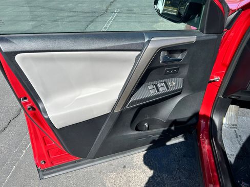 Used 2014 Toyota RAV4 Limited image 9